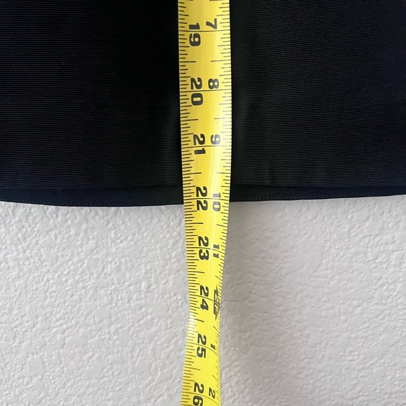 Elegant Black Skirt with Floral Embellishments - Picture 4 of 11